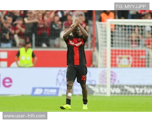 戈麦斯飞踹维尔茨引发争议前英裁判主管称应严惩罚下场