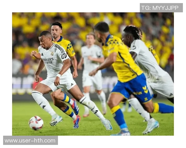 姆巴佩本场表现亮眼射门5次斩获1球过人成功率高达75获评79分